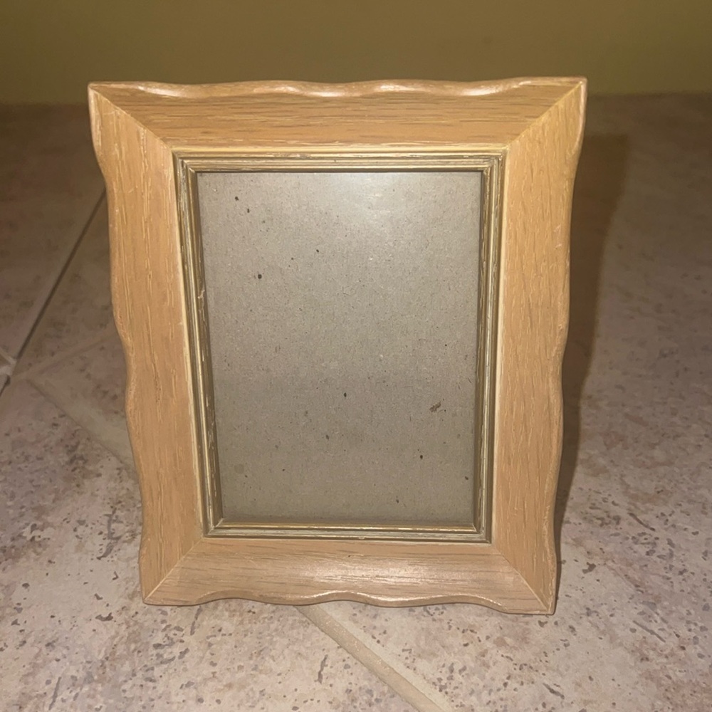 Blonde wooden Picture Frame 4x6